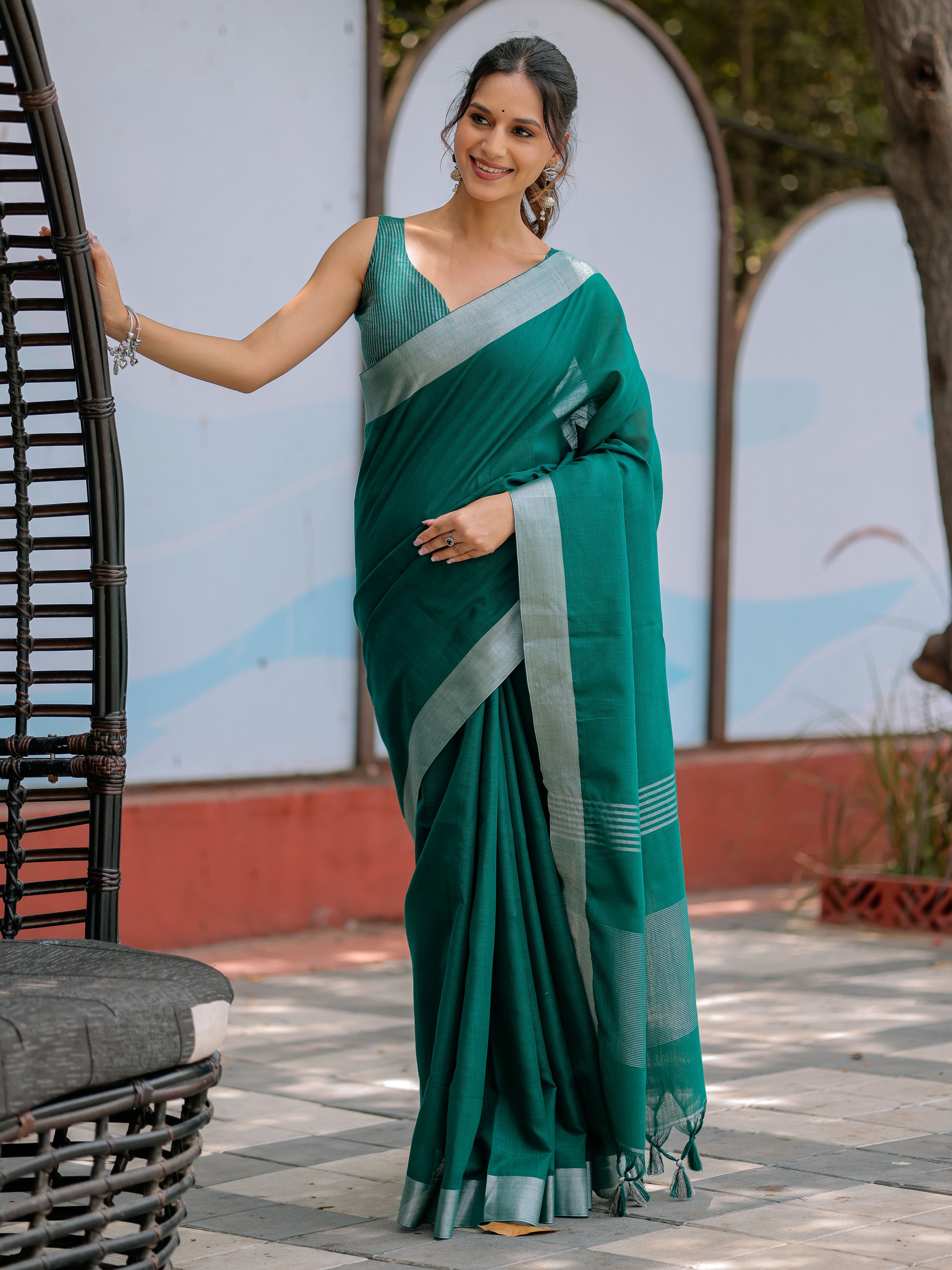 Elegant Emerald Green Pure Handloom Cotton Saree with Silver Border & Tassel Detailing