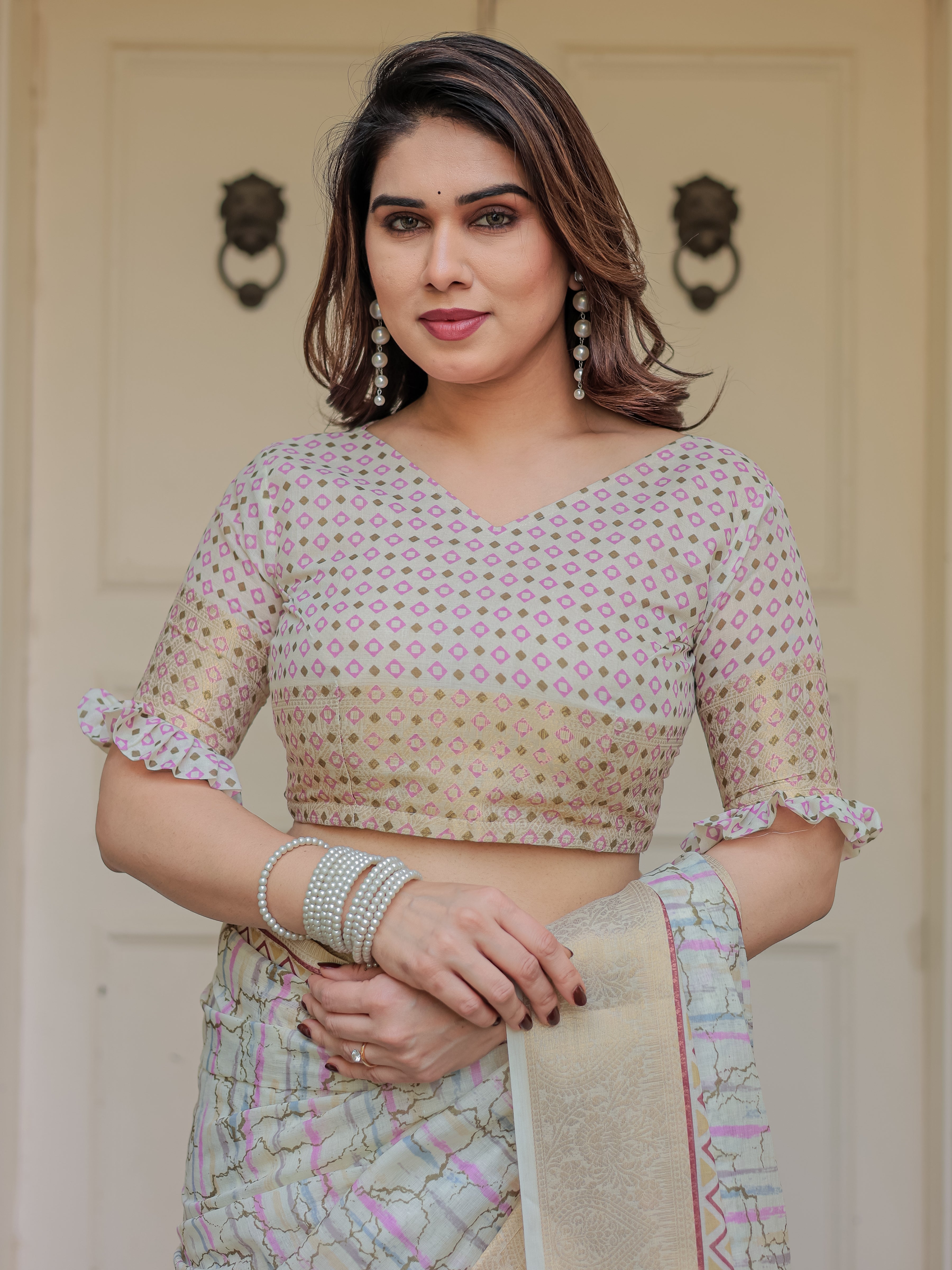 Pastel Grey Geometric Printed Handloom Cotton Saree with Woven Zari Border & Ethnic Pallu