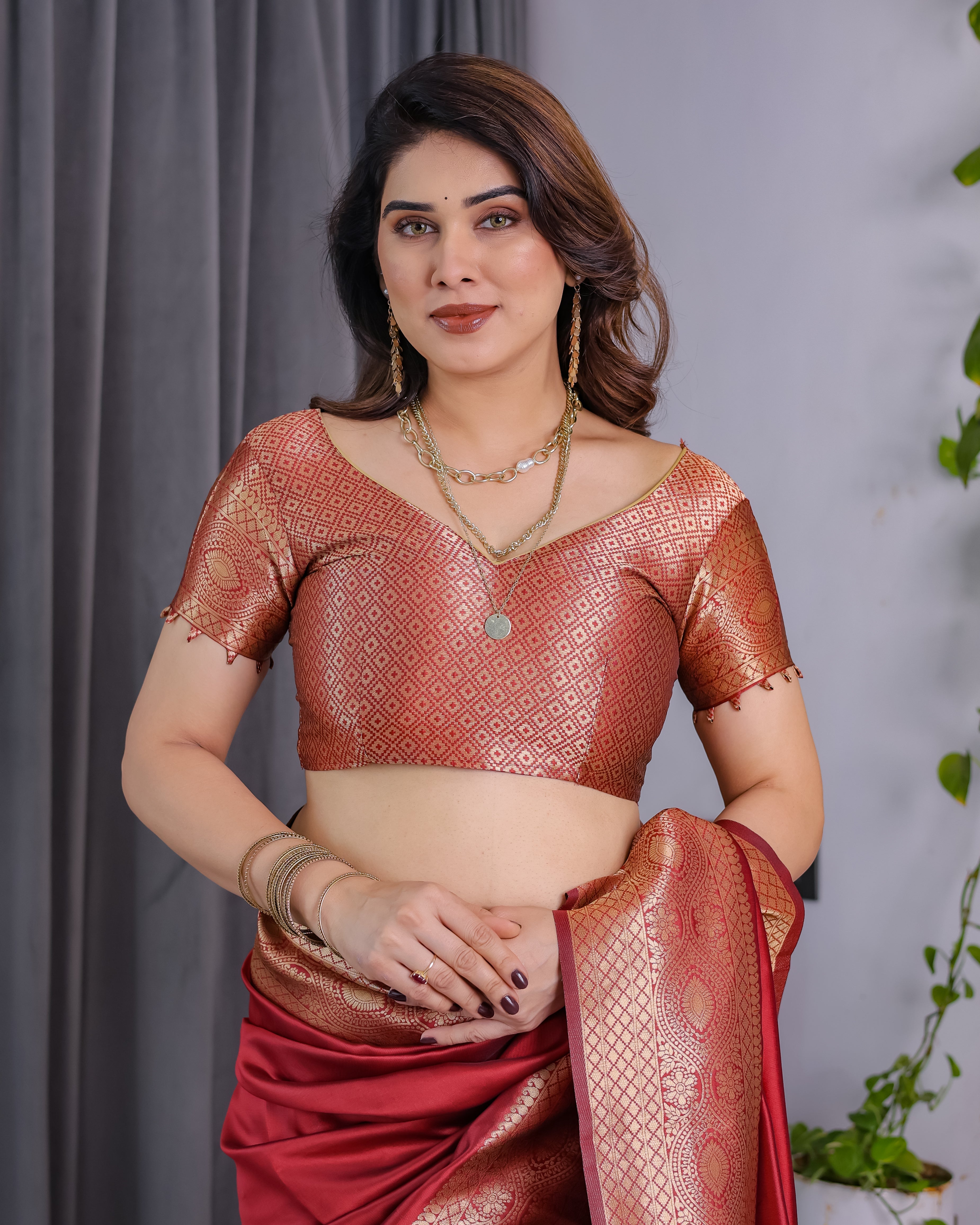 Classic Red Pure Kanjivaram Silk Saree with Rich Golden Zari Weaving & Matching Blouse – 5.5m Saree + 0.8m Blouse Piece