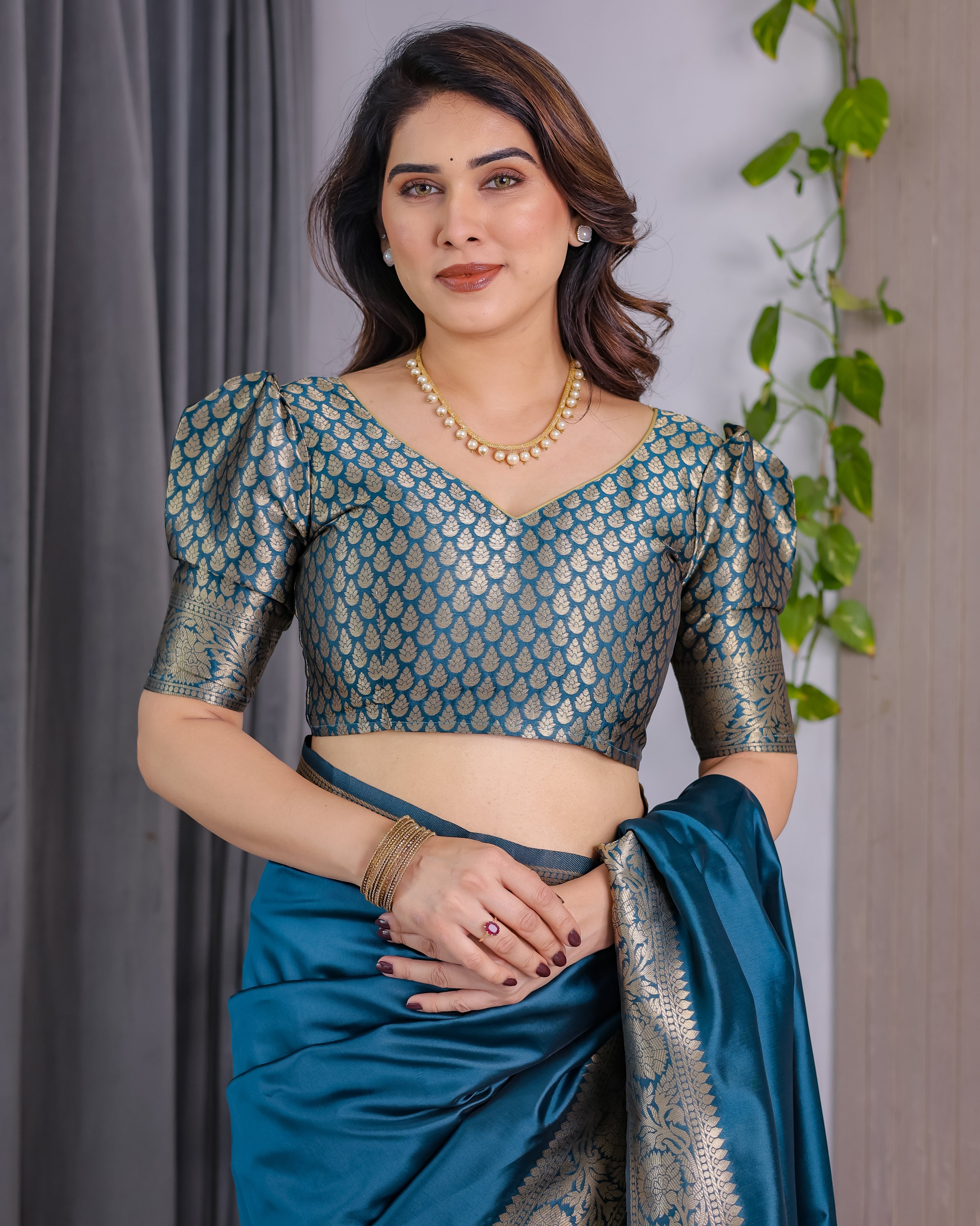 Teal Blue Pure Kanjivaram Silk Saree with Rich Floral Golden Zari Border & Blouse – 5.5m Saree + 0.8m Blouse Piece