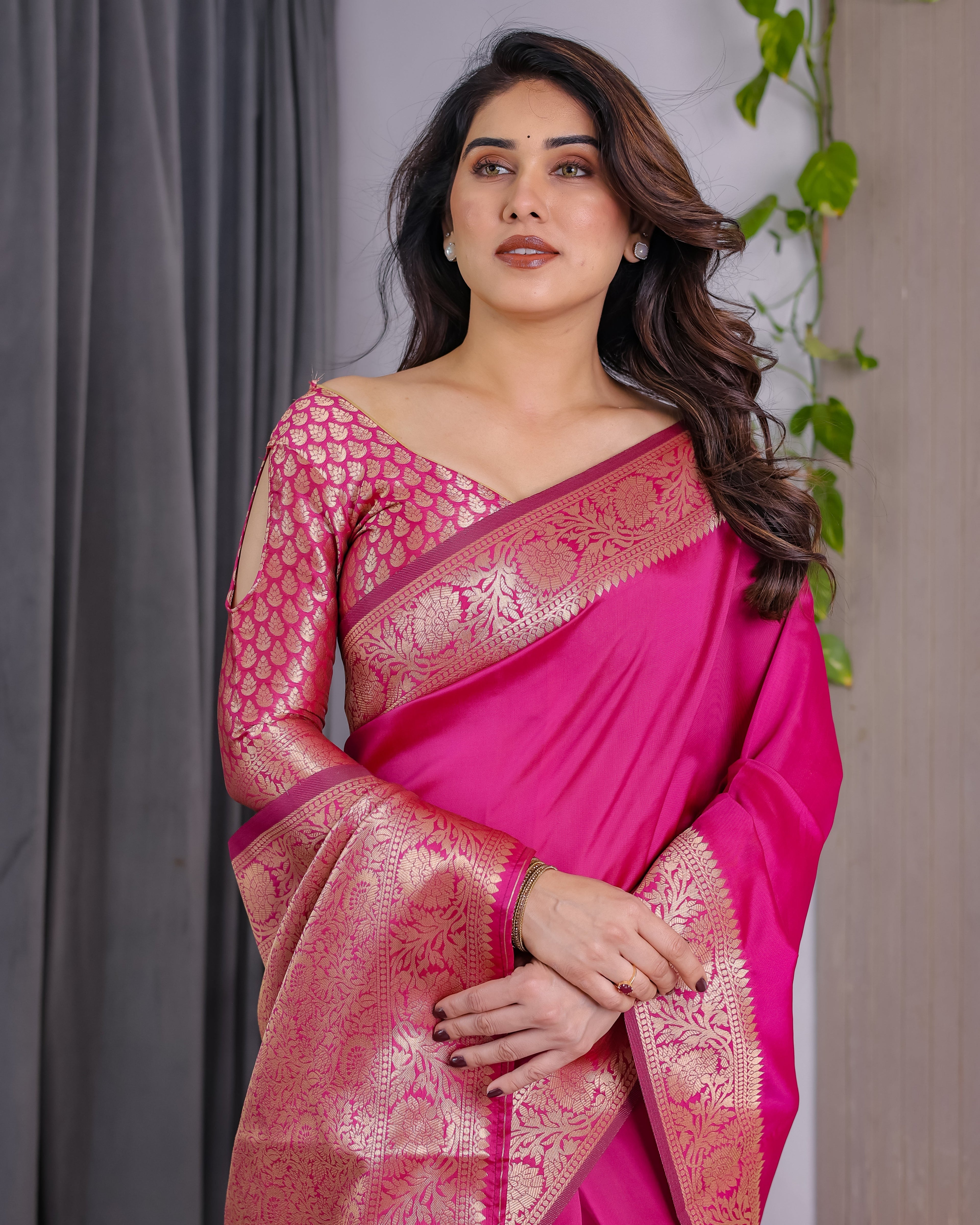 Hot Pink Pure Kanjivaram Silk Saree with Elegant Floral Zari Border & Designer Blouse – 5.5m Saree + 0.8m Blouse Piece