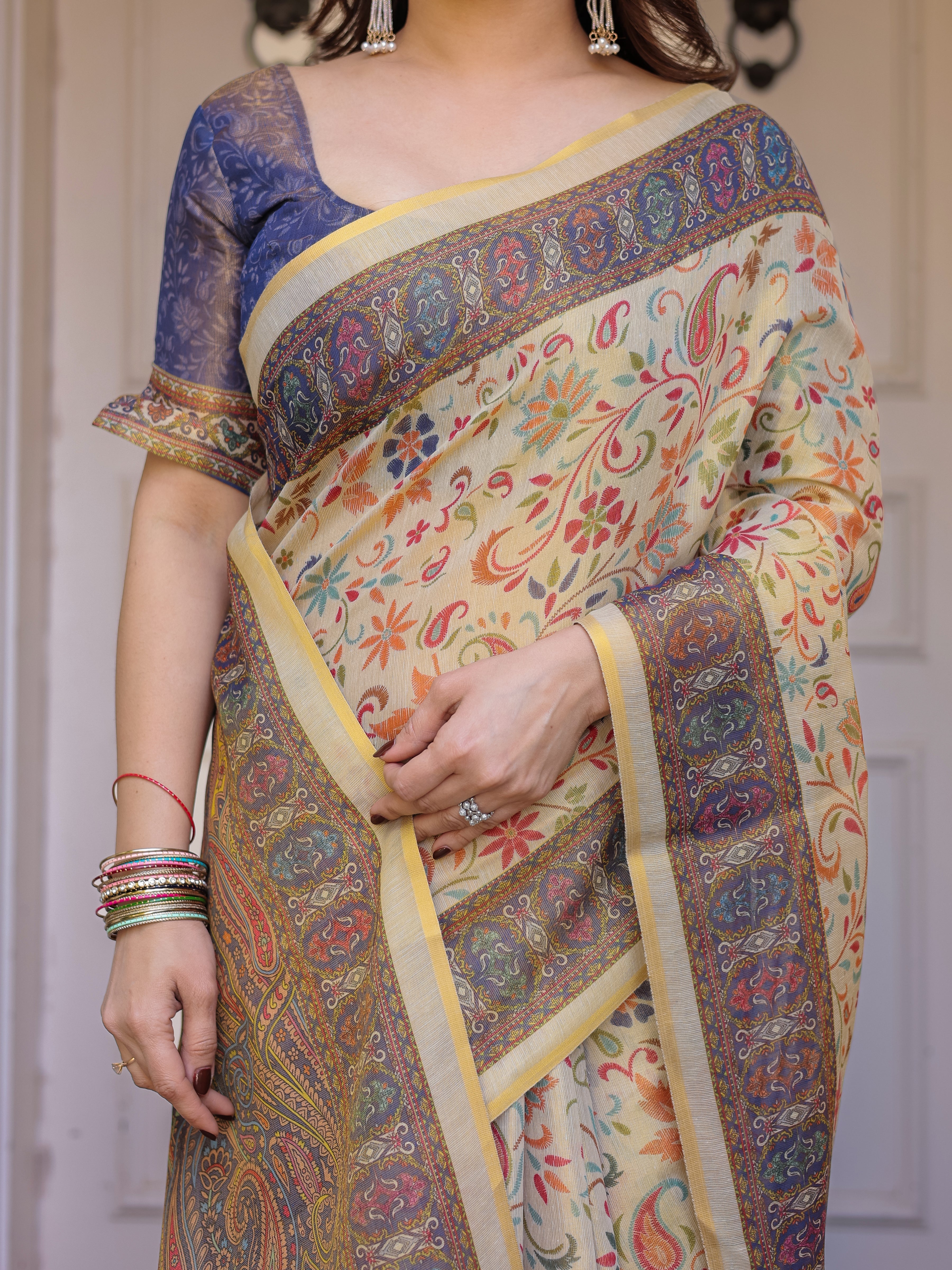 Cream & Navy Blue Floral Paisley Printed Handloom Cotton Saree with Heritage Border & Tassels – Festive Ethnic Wear