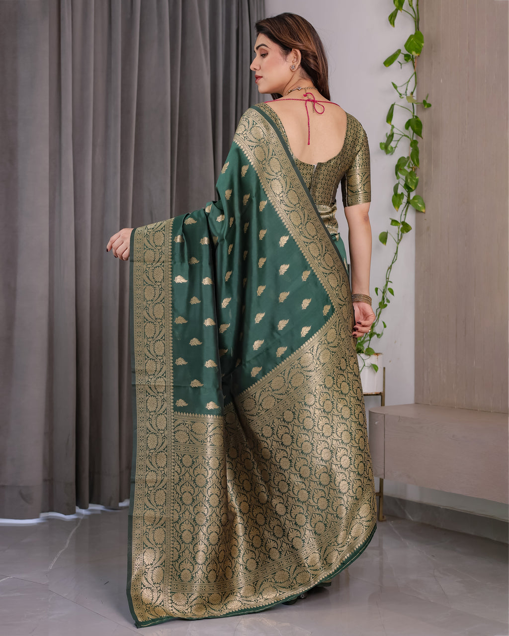 Dark Green Pure Kanjivaram Silk Saree with Golden Leaf Motifs & Floral Zari Border – 5.5m Saree + 0.8m Blouse Piece