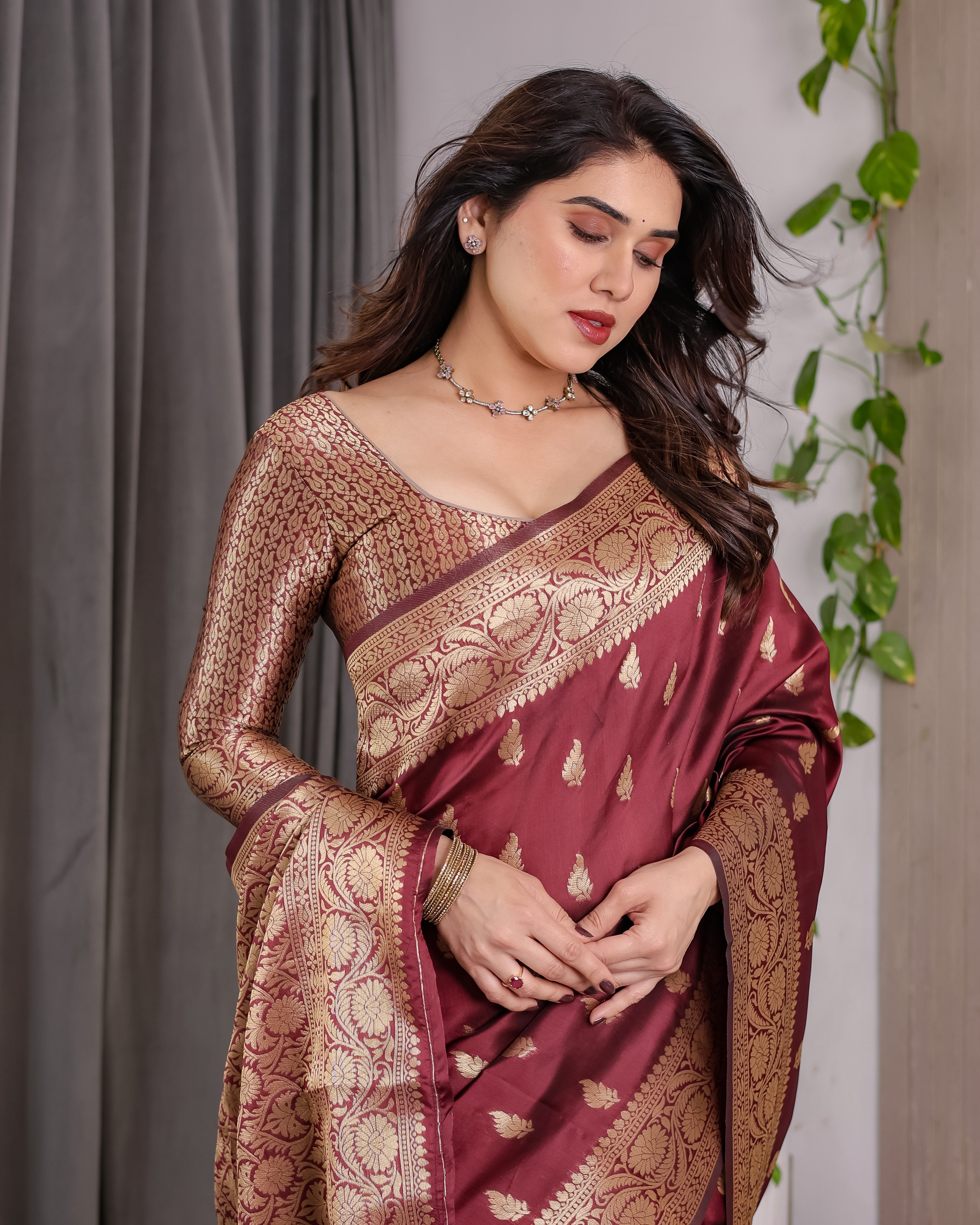 Maroon Pure Kanjivaram Silk Saree with Gold Leaf Motifs & Grand Floral Zari Pallu – 5.5m Saree + 0.8m Blouse Piece