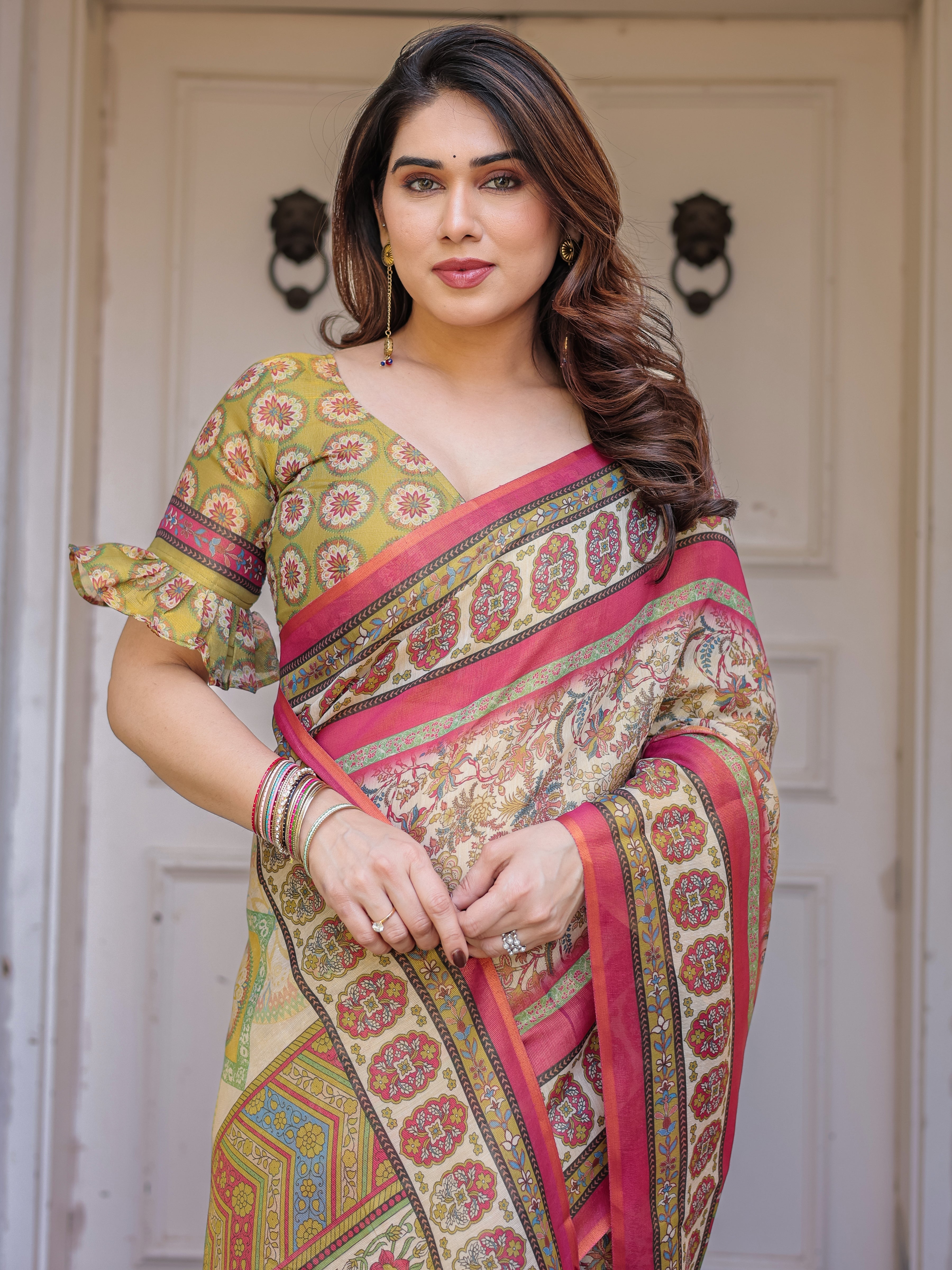 Cream & Pink Floral Heritage Printed Handloom Cotton Saree with Traditional Border & Tassels – Elegant Festive Wear