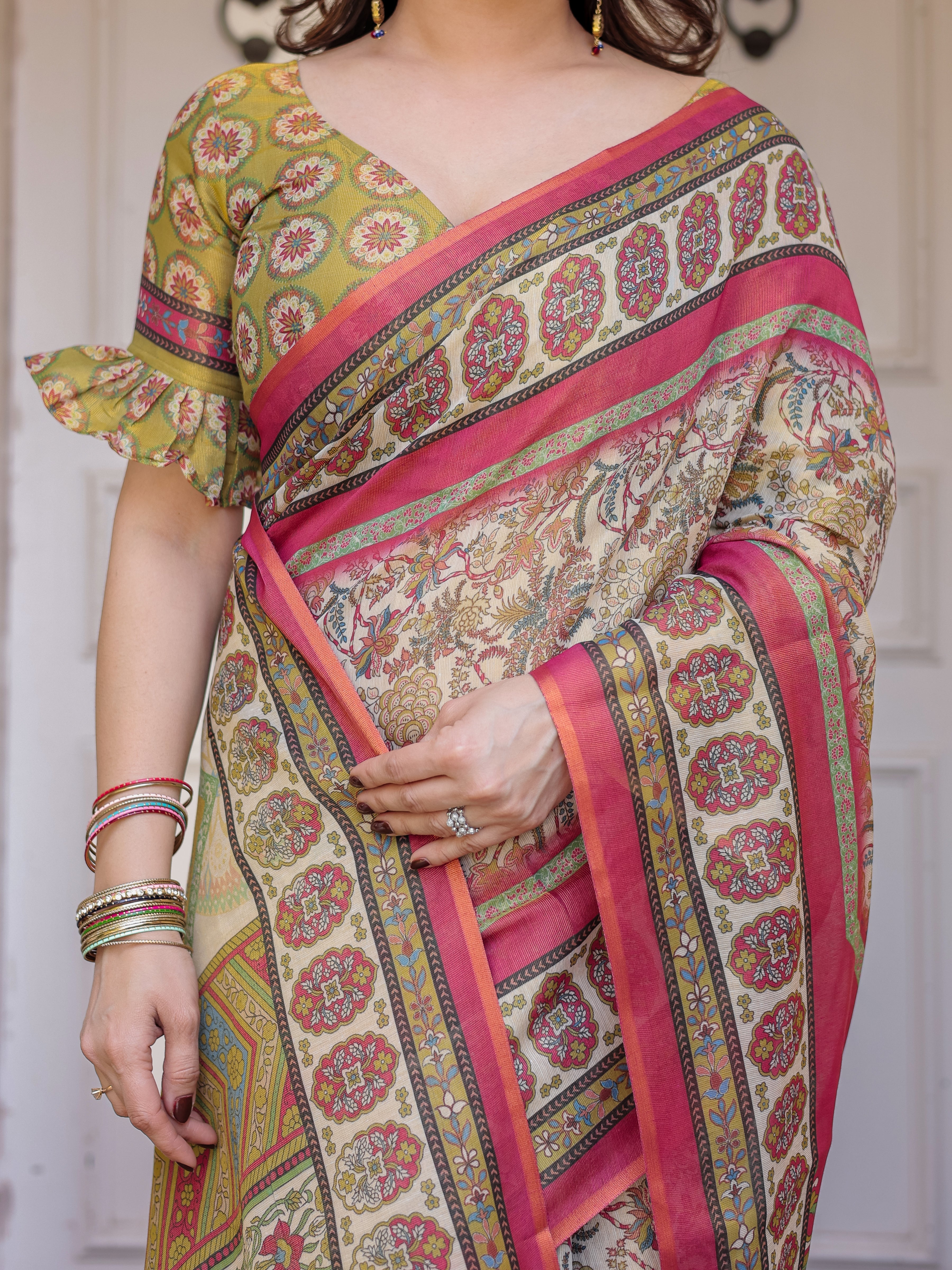 Cream & Pink Floral Heritage Printed Handloom Cotton Saree with Traditional Border & Tassels – Elegant Festive Wear