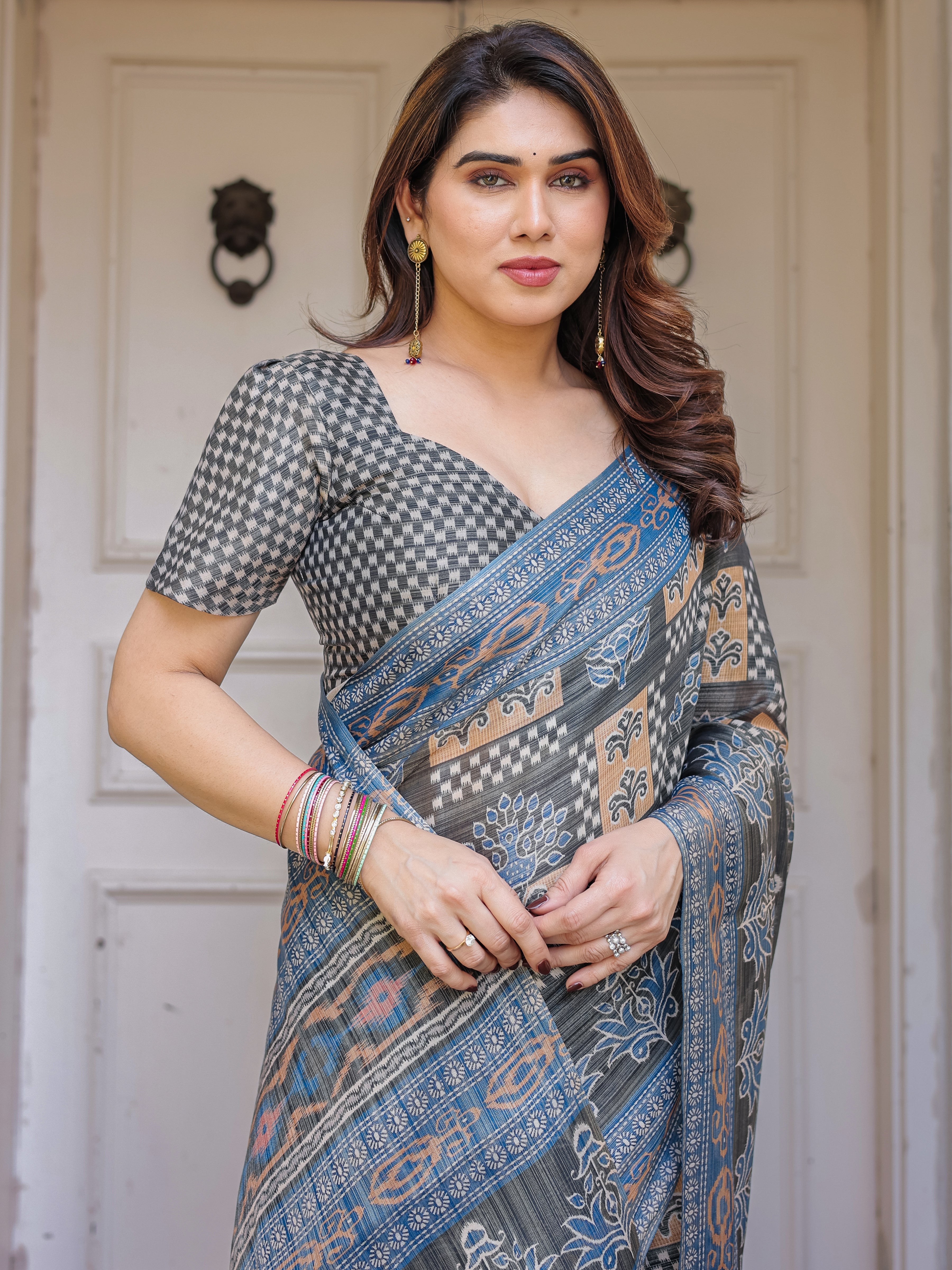 Charcoal Grey & Indigo Blue Ethnic Handloom Cotton-Linen Saree with Woven Border & Tassels – Traditional Elegant Wear