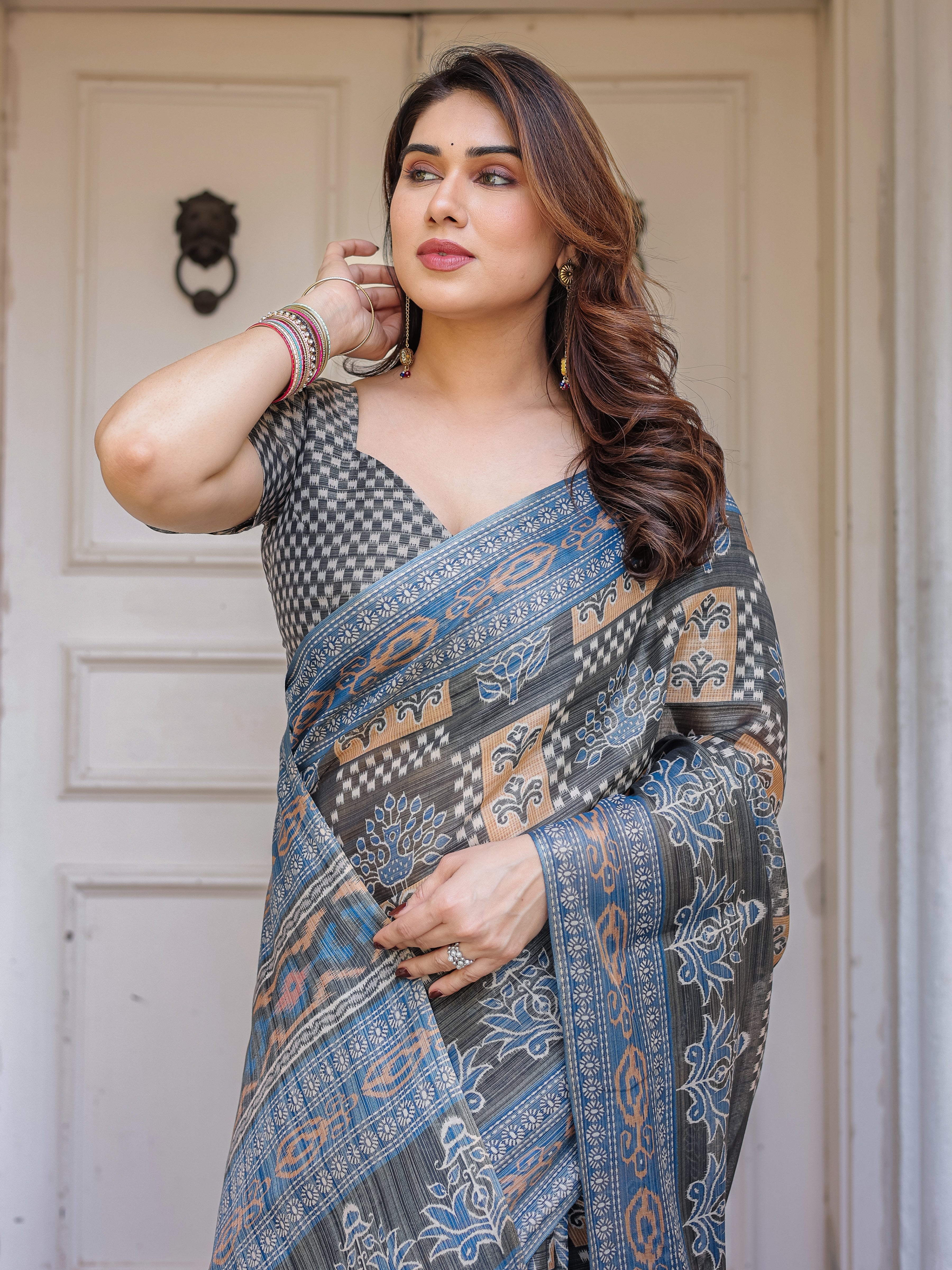 Charcoal Grey & Indigo Blue Ethnic Handloom Cotton-Linen Saree with Woven Border & Tassels – Traditional Elegant Wear